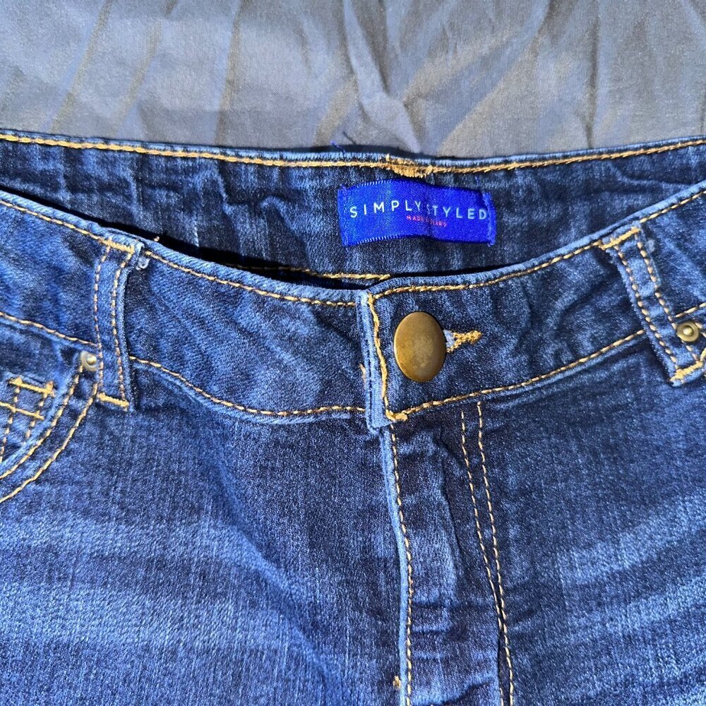 Simply Styled Women's Cuffed Dark Blue Jean Shorts Size 6 Mid Rise Stretch - Picture 5 of 13